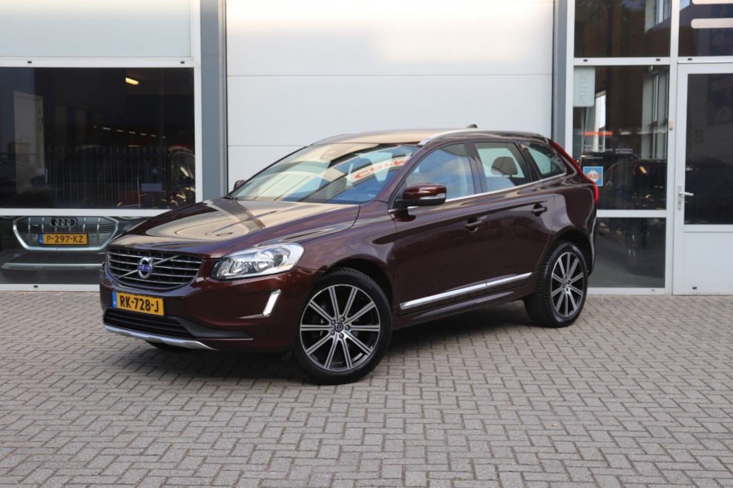 Volvo XC60 - 2.4 D5 215PK AWD AUT SUMMUM - AutoWereld.nl