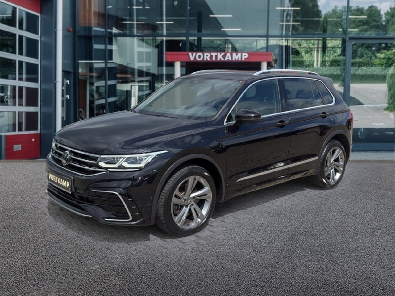 Volkswagen Tiguan - 1.4 TSI eHYBRID R-LINE TREKHAAK/360CAM/ELEK-KLEP/ACC/STOEL+STUURVERW - AutoWereld.nl