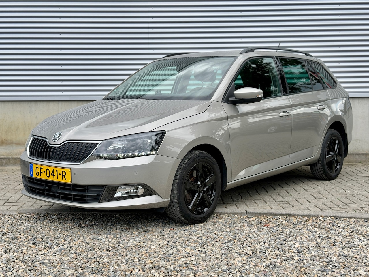 Skoda Fabia Combi - 1.2 TSI First Edition Style Automaat [ ecc,cruise,pdc,lmv,trekhaak ] - AutoWereld.nl