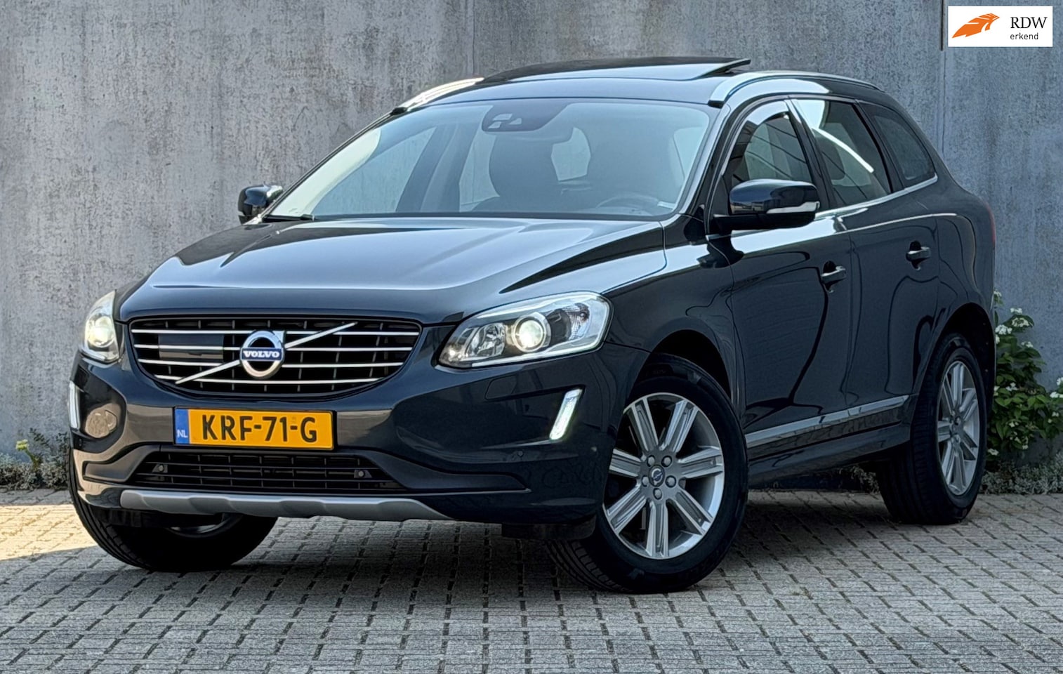 Volvo XC60 - 2.0T6 AWD Summum Polar+ 306pk ACC PANO BLIS XENON - AutoWereld.nl