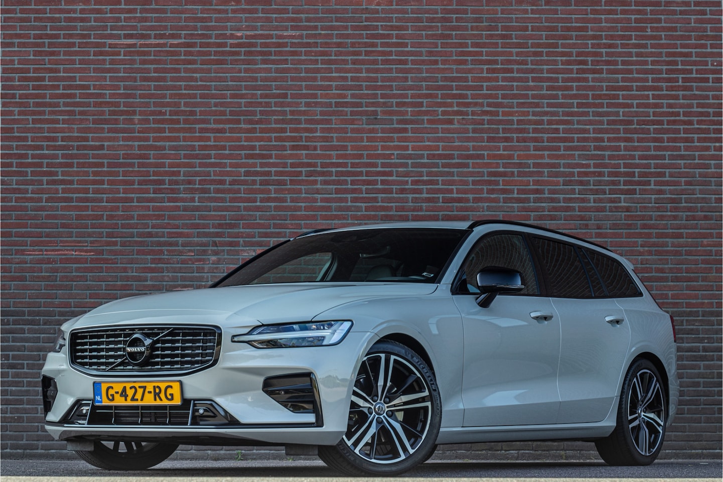 Volvo V60 - T4 R-Design, Origineel NL, Polestar, Stoel & Stuurverwarming, Camera, Leder, Carplay, Full - AutoWereld.nl