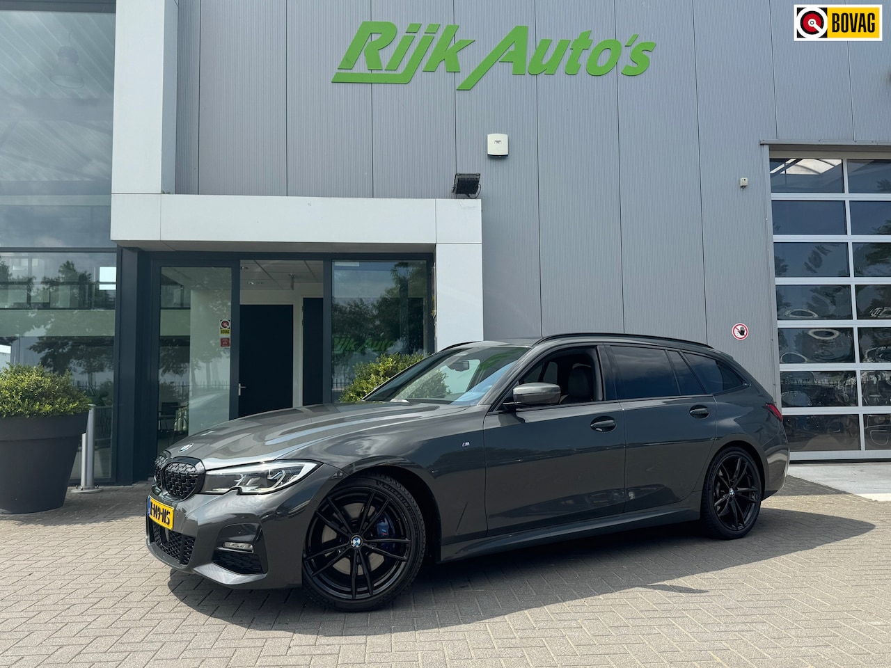 BMW 3-serie Touring - 330i Introduction High Executive * Panoramadak * 360 Camera * Harman Kardon - AutoWereld.nl