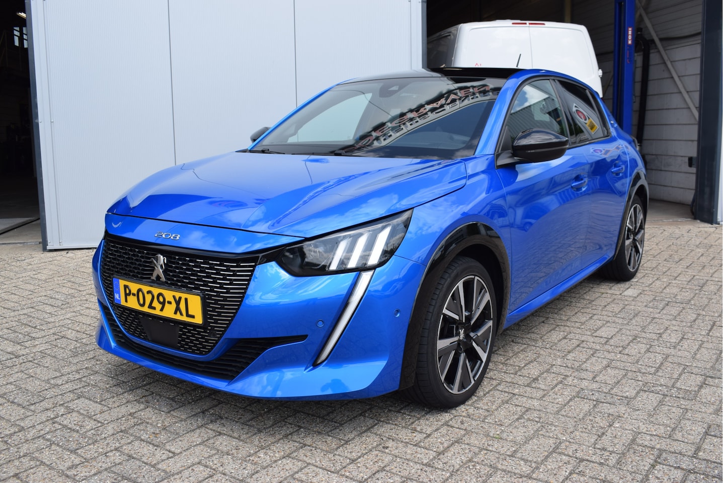 Peugeot 208 - 1.2 GT 100PK | NL-Auto | Panoramadak | Camera | Automaat - AutoWereld.nl