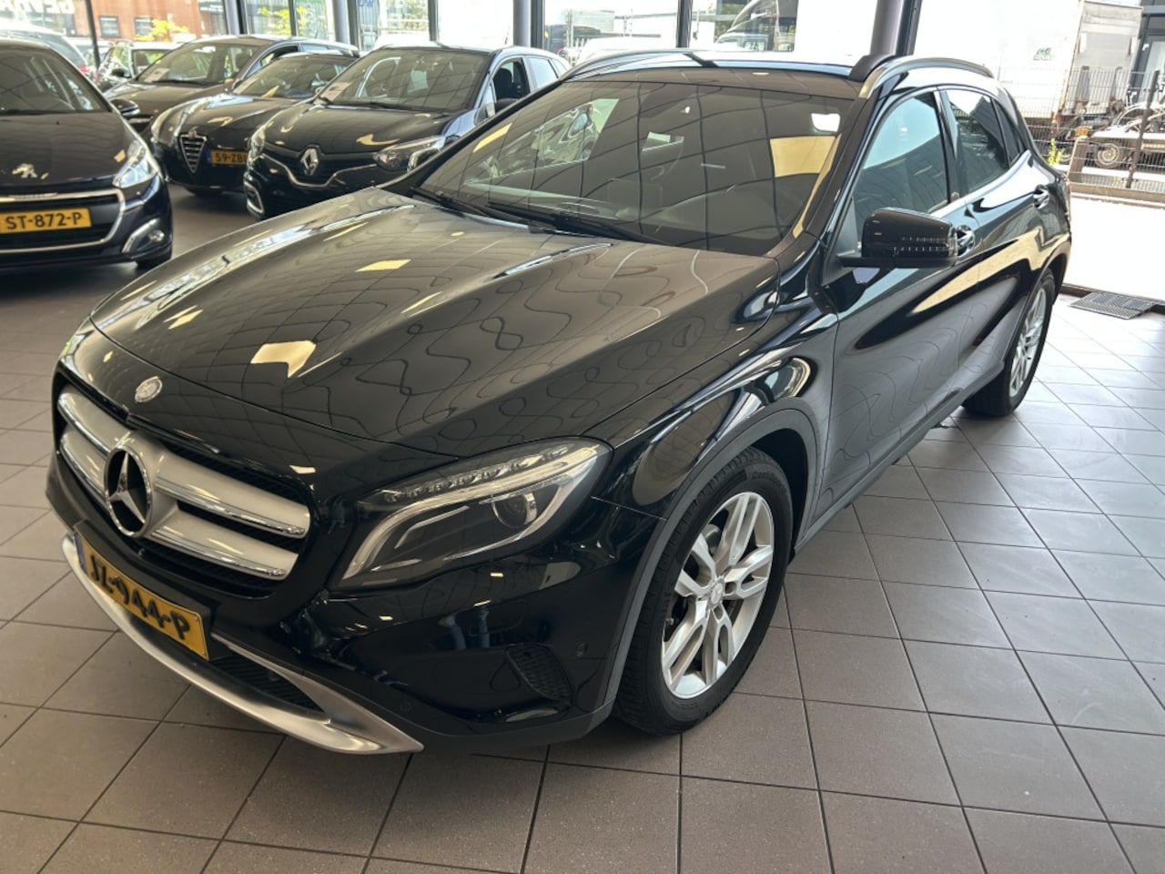 Mercedes-Benz GLA-Klasse - 180 Ambition Eerste Eig 24 DKM BJ 2016 !!! - AutoWereld.nl