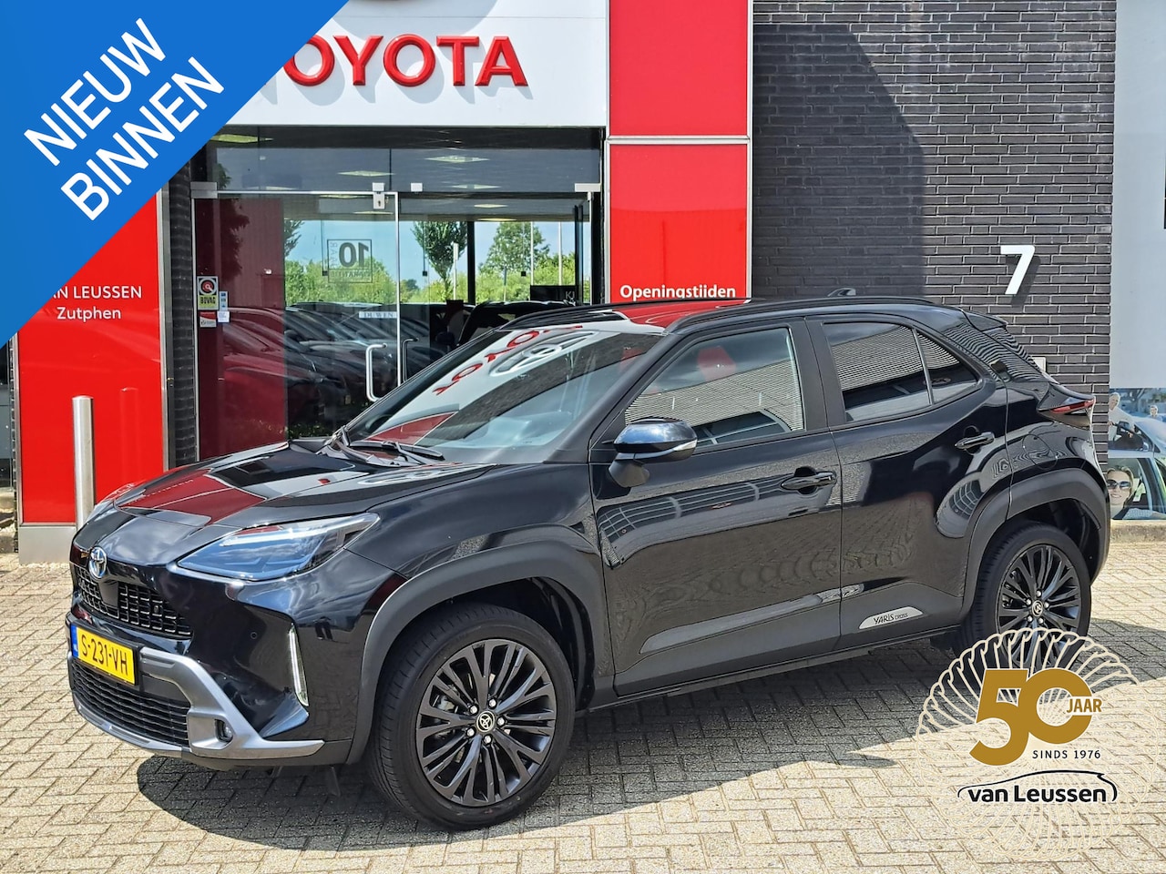 Toyota Yaris Cross - 1.5 Hybrid Adventure STOEL/STUURWIELVERWARMING ELEK. ACHTERKLEP CRUISE CONTROL ACHTERUITRI - AutoWereld.nl