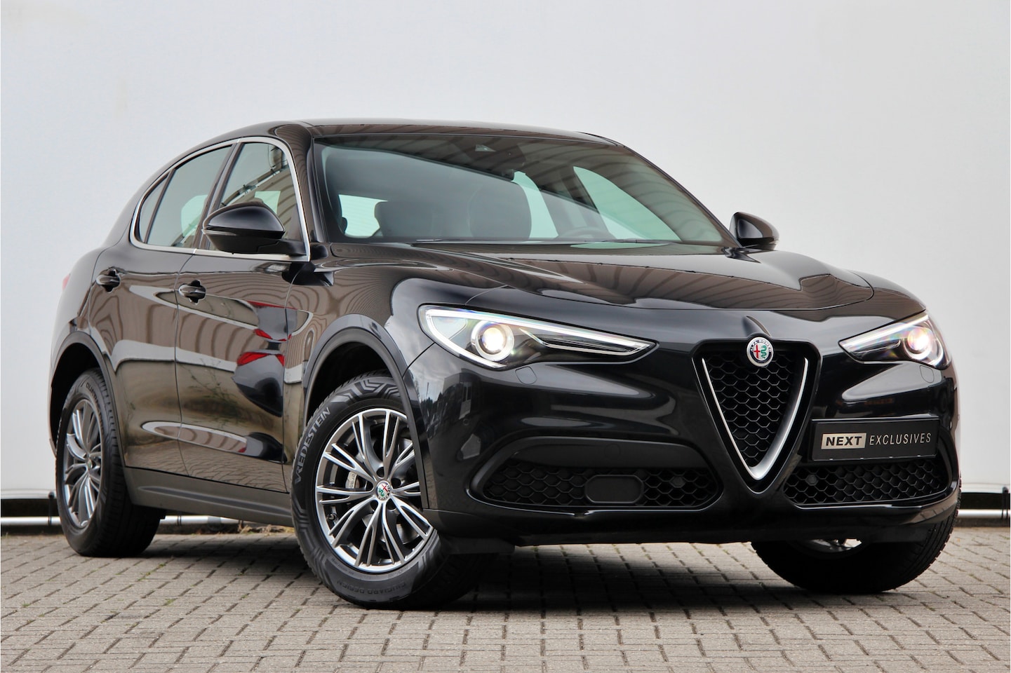 Alfa Romeo Stelvio - 2.0 T AWD Super Business Edition 20" | Leder | Adaptive Cruise Control | Camera | Carplay - AutoWereld.nl