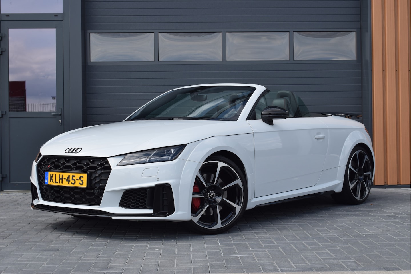 Audi TTS Roadster - 2.0 TFSI Quattro Competition | RS stoelen | B&O | Keyless | Camera | 20" TTRS - AutoWereld.nl