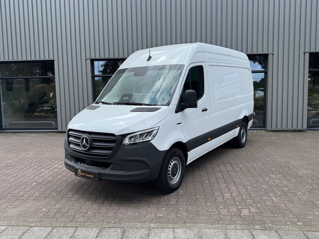 Mercedes-Benz eSprinter - 320 L2 Pro 81kWh Winterpakket DC snelladen 115kW Mbux Spiegelpakket Cruisecontrol Airco St - AutoWereld.nl