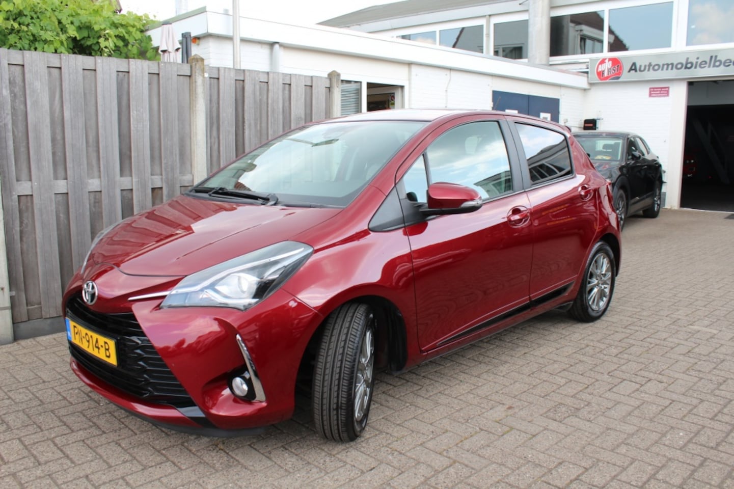 Toyota Yaris - 1.0 VVT-i Des. Red - AutoWereld.nl