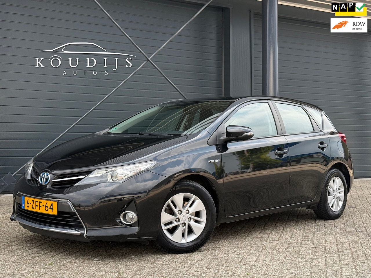 Toyota Auris - 1.8 Hybrid Aspiration 1.8 Hybrid Aspiration, Camera, All season, Volledig onderhouden - AutoWereld.nl