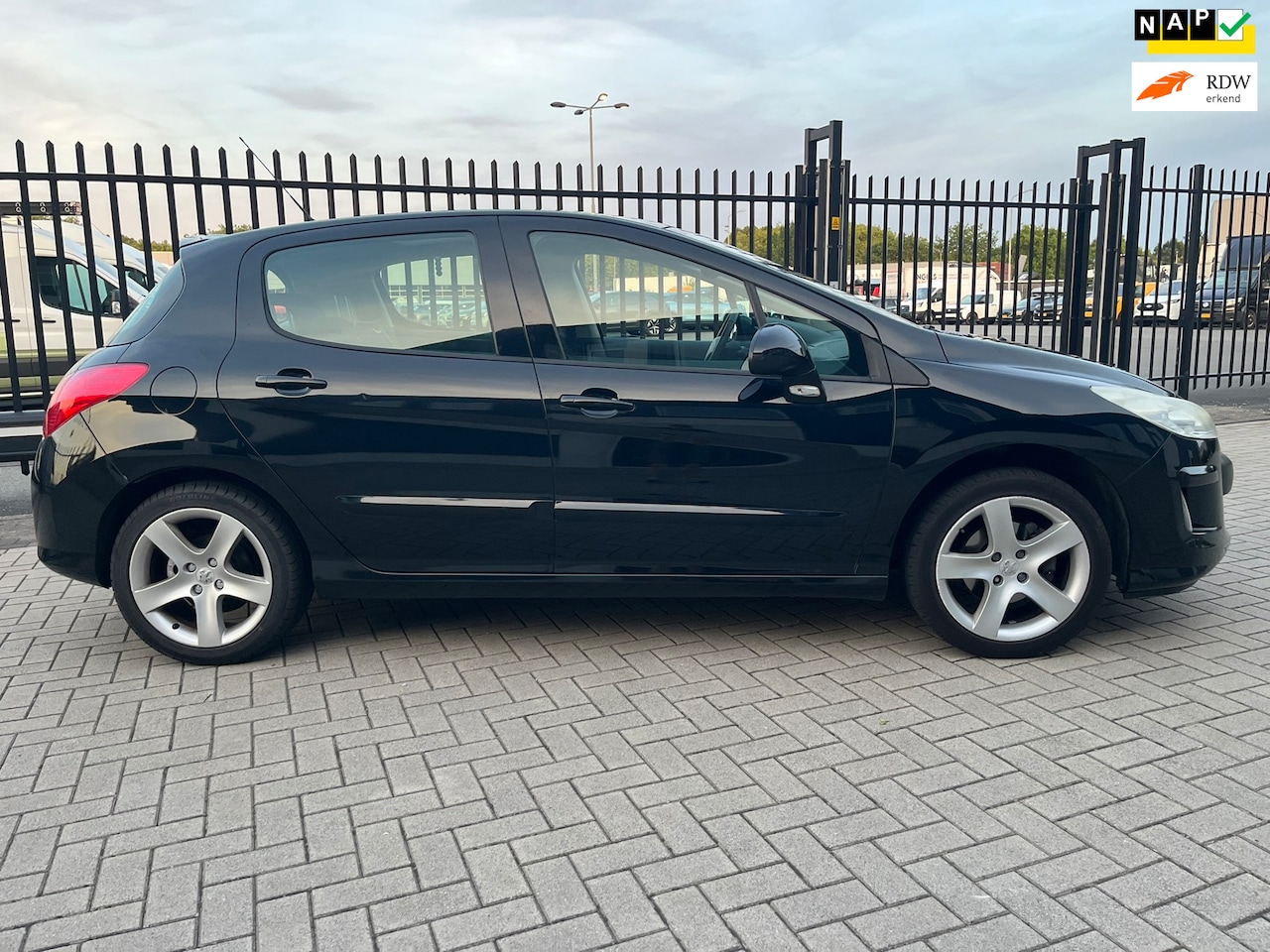 Peugeot 308 - 1.6 THP XT / Vol Opties / 6BAK APK nieuw - AutoWereld.nl