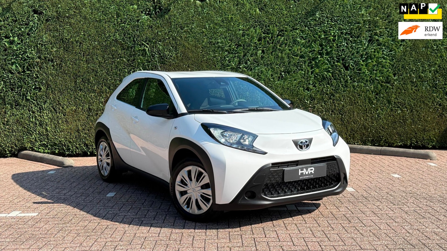 Toyota Aygo X - 1.0 VVT-i MT Play | Carplay | Camera | Fabrieks garantie | 1 Eig | NL Auto | ACC | Airco - AutoWereld.nl