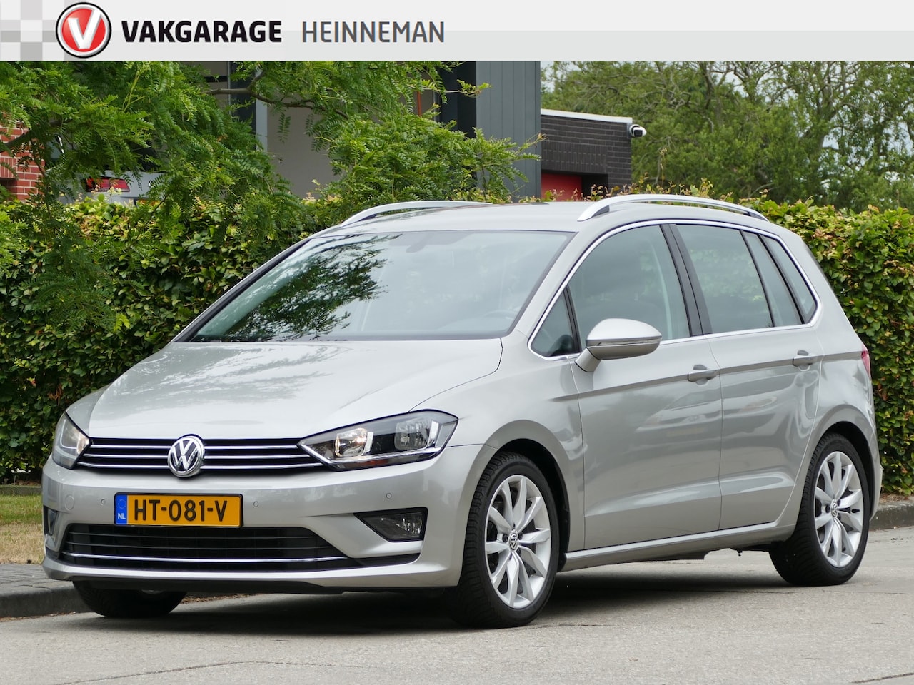 Volkswagen Golf Sportsvan - 1.4 TSI Highline | trekhaak | all-season-banden | achteruitrijcamera - AutoWereld.nl