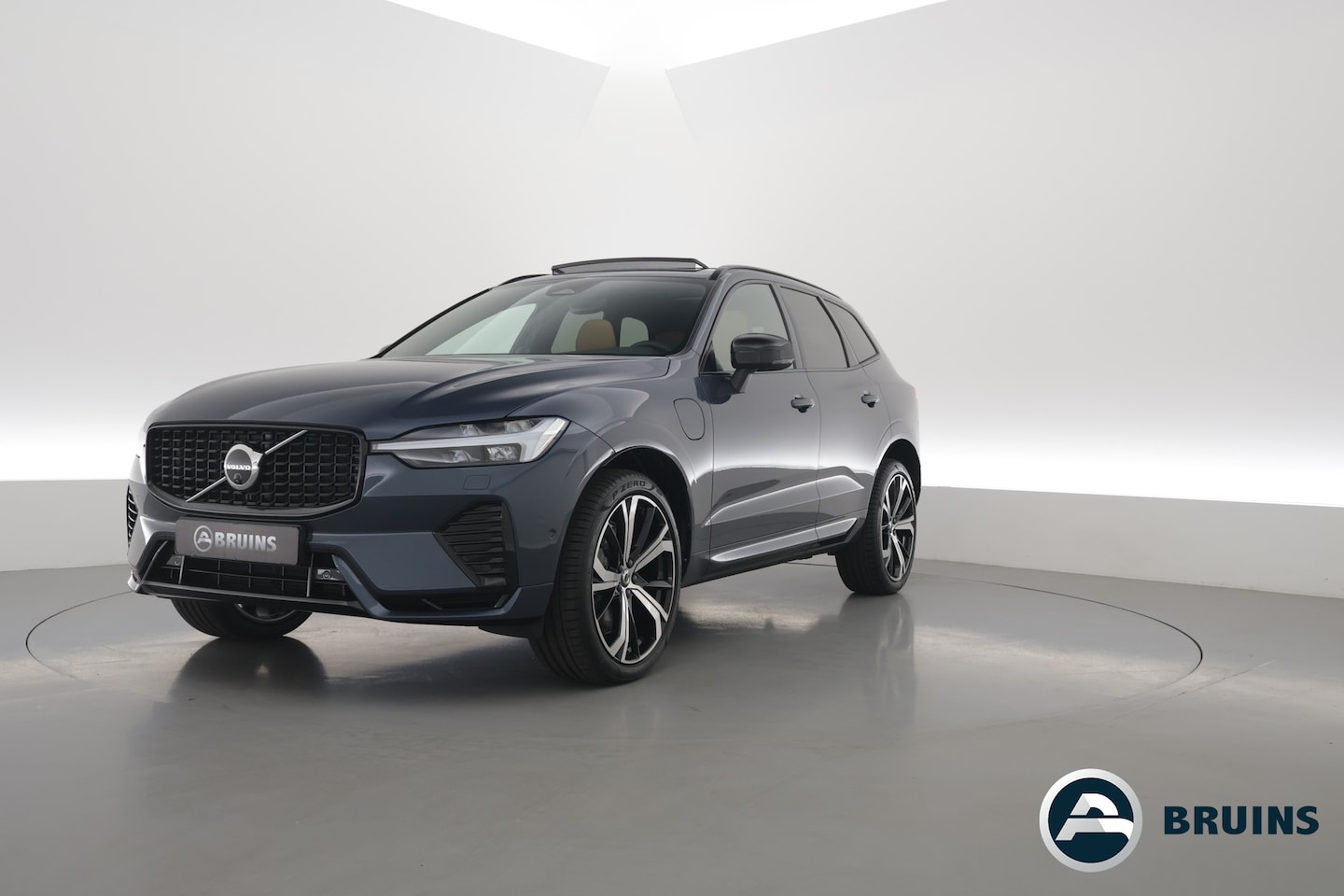 Volvo XC60 - 2.0 T6 Plug-in hybrid AWD Ultra Dark | Luchtvering | Bowers & Wilkins | Massage | Stoelven - AutoWereld.nl