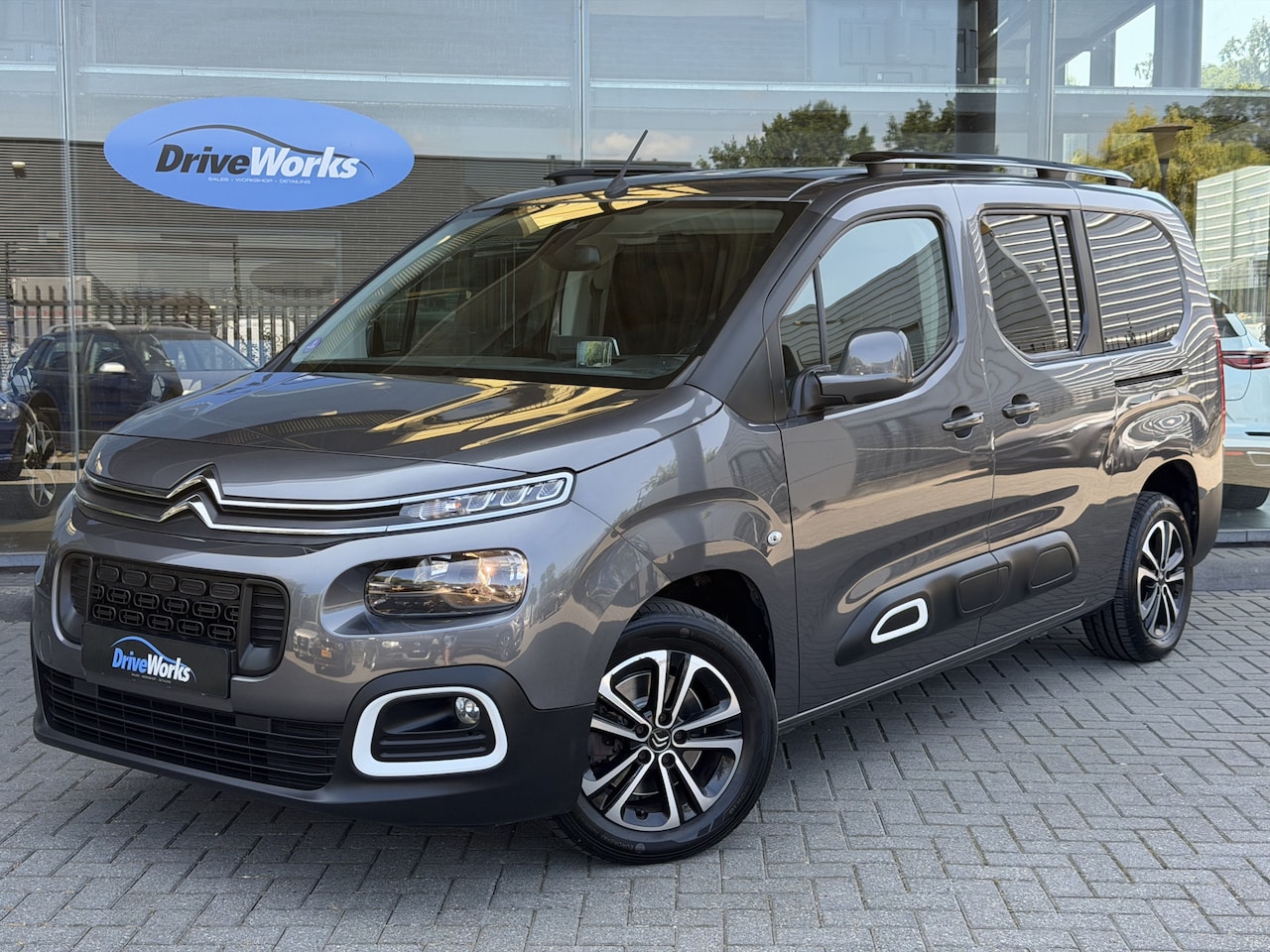 Citroën Berlingo XL - 1.2 PureTech Shine 7p. | 7-zits | HUD | LED | NAVI |  Interesse, Proefrit? Bel of app met: - AutoWereld.nl