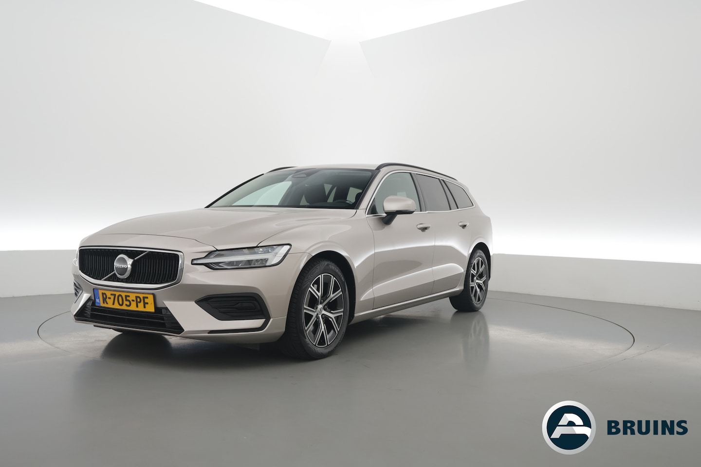 Volvo V60 - 2.0 B3 Core Prijs rijklaar | Trekhaak | Stoel + stuurverw. | ACC | Dodehoek (Blis) | - AutoWereld.nl