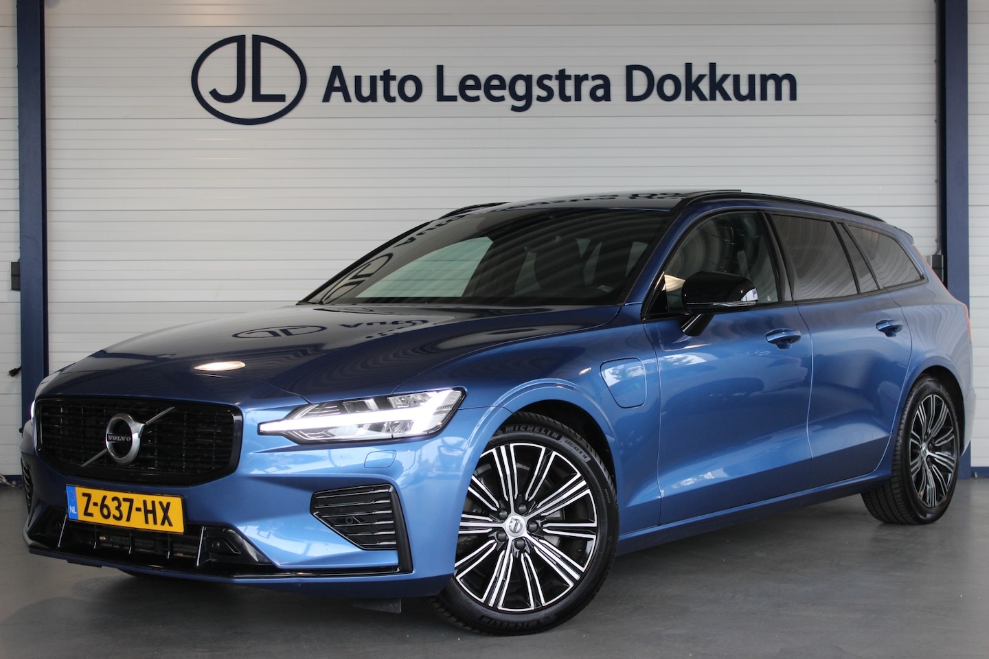 Volvo V60 - 2.0 T6 Twin Engine AWD R-Design Head-Up | Harman/Kardon | Pano | Leder | Camera | Carplay - AutoWereld.nl