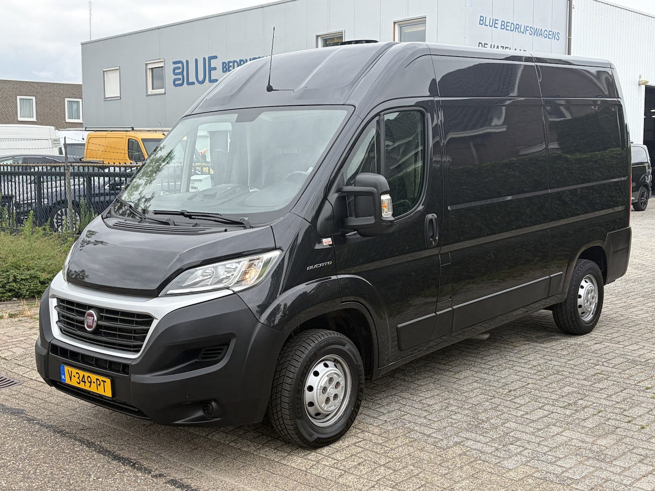 Fiat Ducato - 33 2.3 MultiJet 130PK Euro6 Automaat L2H2 Luxury ✓ 3-zits ✓ trekhaak ✓ navigatie ✓ camera - AutoWereld.nl