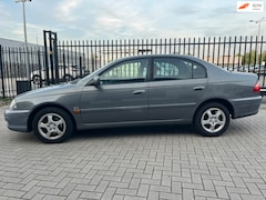 Toyota Avensis - 2.0-16V Executive Leder Cruise PDC Airco APK nieuw
