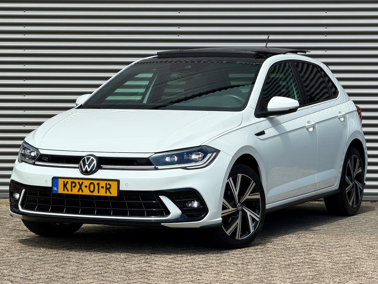 Volkswagen Polo - 1.0 TSI R-Line DSG | Panorama I IQ Light | Dealer Onderhouden | Camera | Virtual Cockpit - AutoWereld.nl