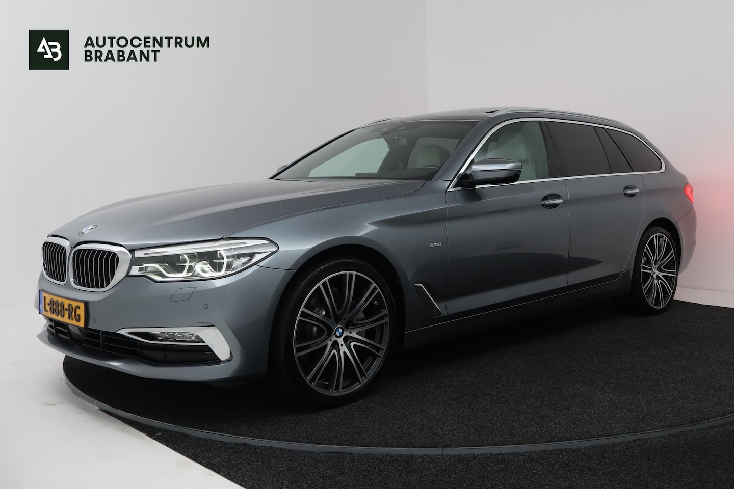 BMW 5-serie Touring - 530i High Executive (PANORAMADAK, SFEERVERLICHTING, ELEKTR STOELEN, STOEL/STUUR VERWARMING - AutoWereld.nl