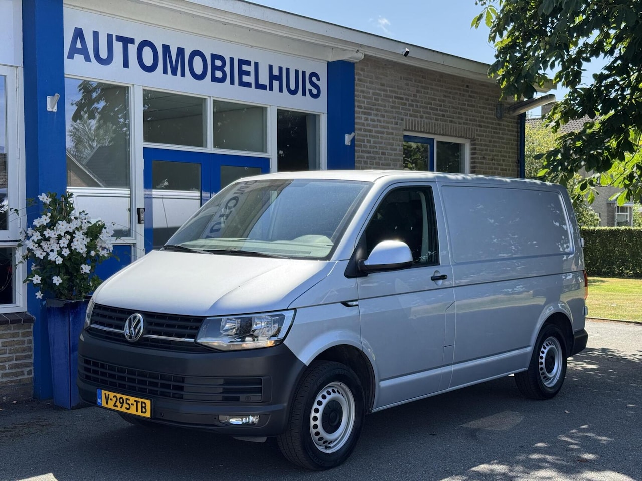 Volkswagen Transporter - 2.0 TDI L1H1 | Automaat | Carplay | Camera - AutoWereld.nl