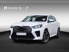 BMW iX2 - xDrive30 67 kWh | Sport Pakket Pro | Adaptieve LED | PDC | Achteruitrijcamera| 19'' LM |