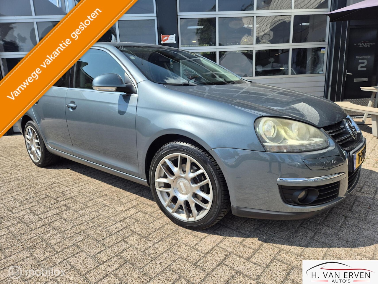 Volkswagen Jetta - 1.6 APPLE CARPLAY XENON 17" PDC CRUISE - AutoWereld.nl