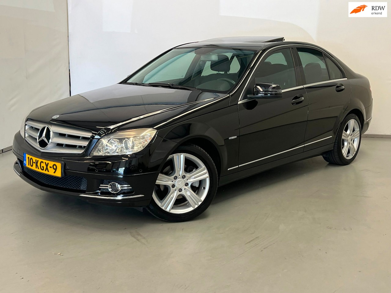 Mercedes-Benz C-klasse - 180 K / Schuifdak / Stoelverwarming - AutoWereld.nl
