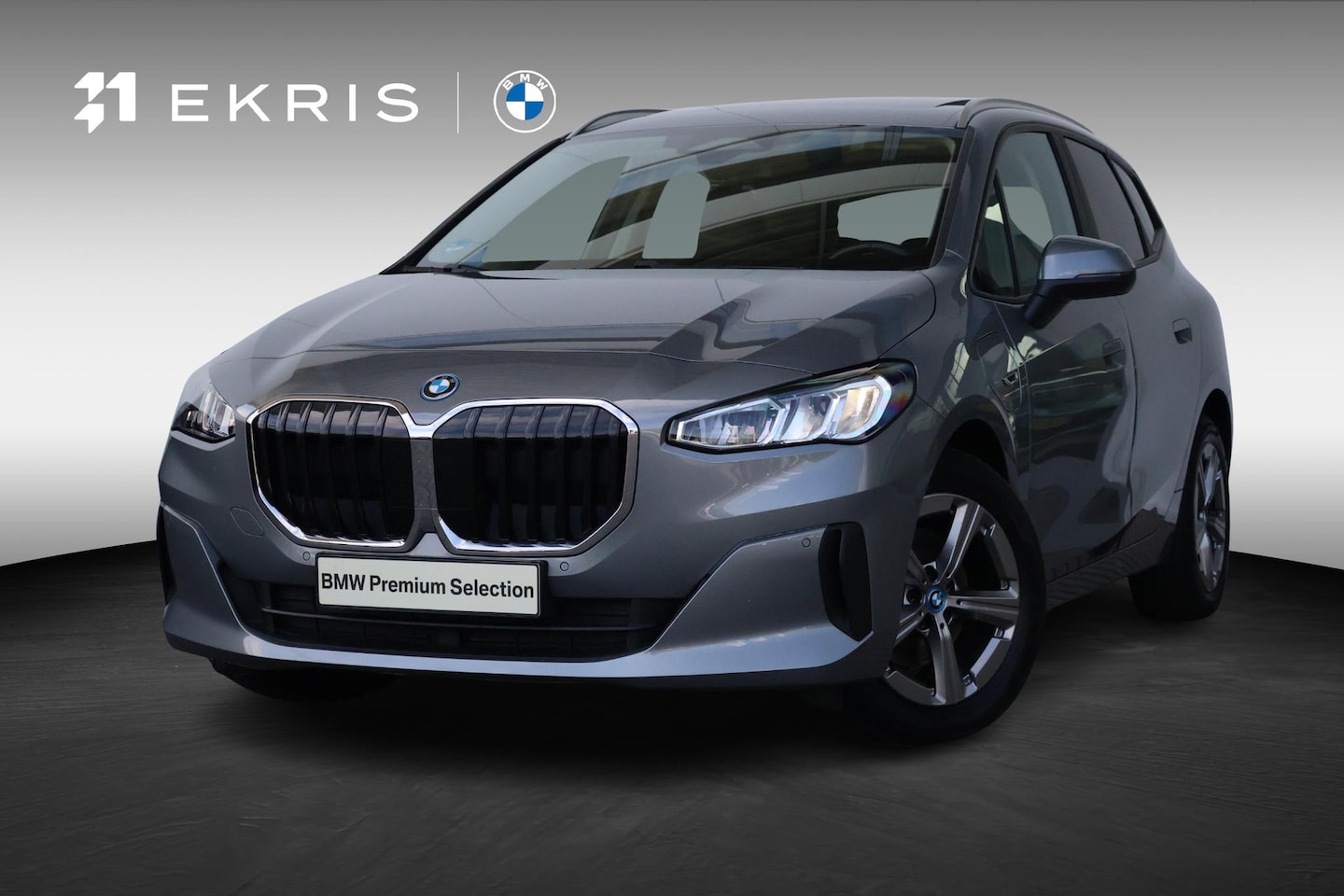 BMW 2-serie Active Tourer - 225e xDrive | Panorama Dak | Trekhaak | Achteruitrijcamera | Harman Kardon | Sportstoelen - AutoWereld.nl