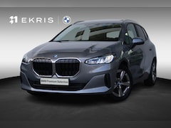 BMW 2-serie Active Tourer - 225e xDrive | Panorama Dak | Trekhaak | Achteruitrijcamera | Harman Kardon | Sportstoelen