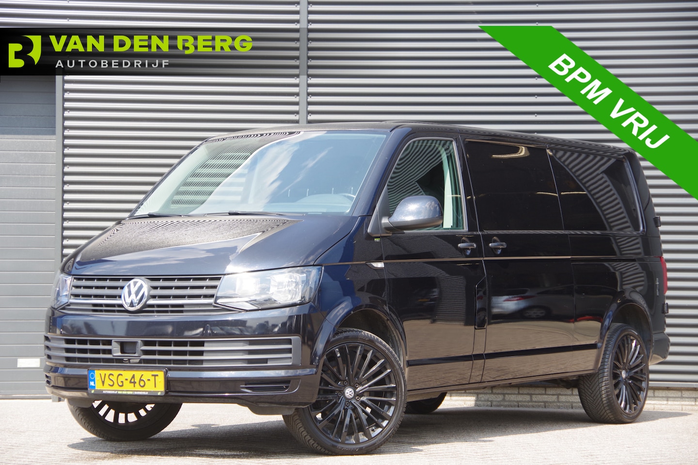 Volkswagen Transporter - 2.0 TDI L2 150PK, 2X SCHUIFDEUR, TREKHAAK, 20'' LMV, STOELVERWARMING, STANDKACHEL, CRUISE, - AutoWereld.nl