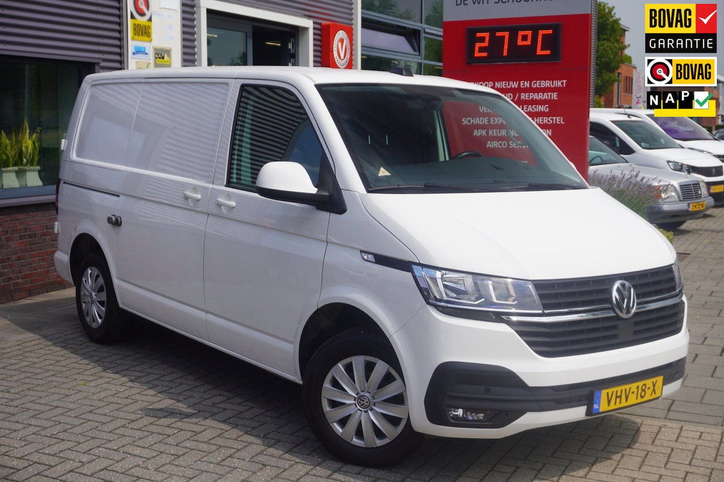 Volkswagen Transporter - 2.0 TDI L1H1 28 DSG / Camera / Apple Carplay / Trekhaak - AutoWereld.nl