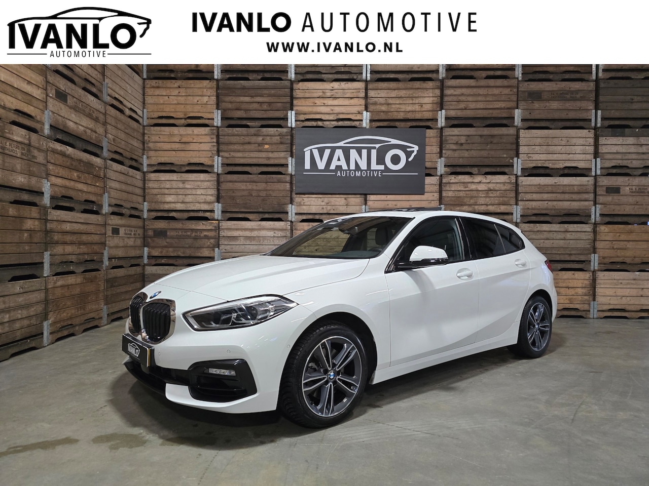 BMW 1-serie - 118i High Executive Sport Line Pano LED VCP PDC Trekhaak LM - AutoWereld.nl
