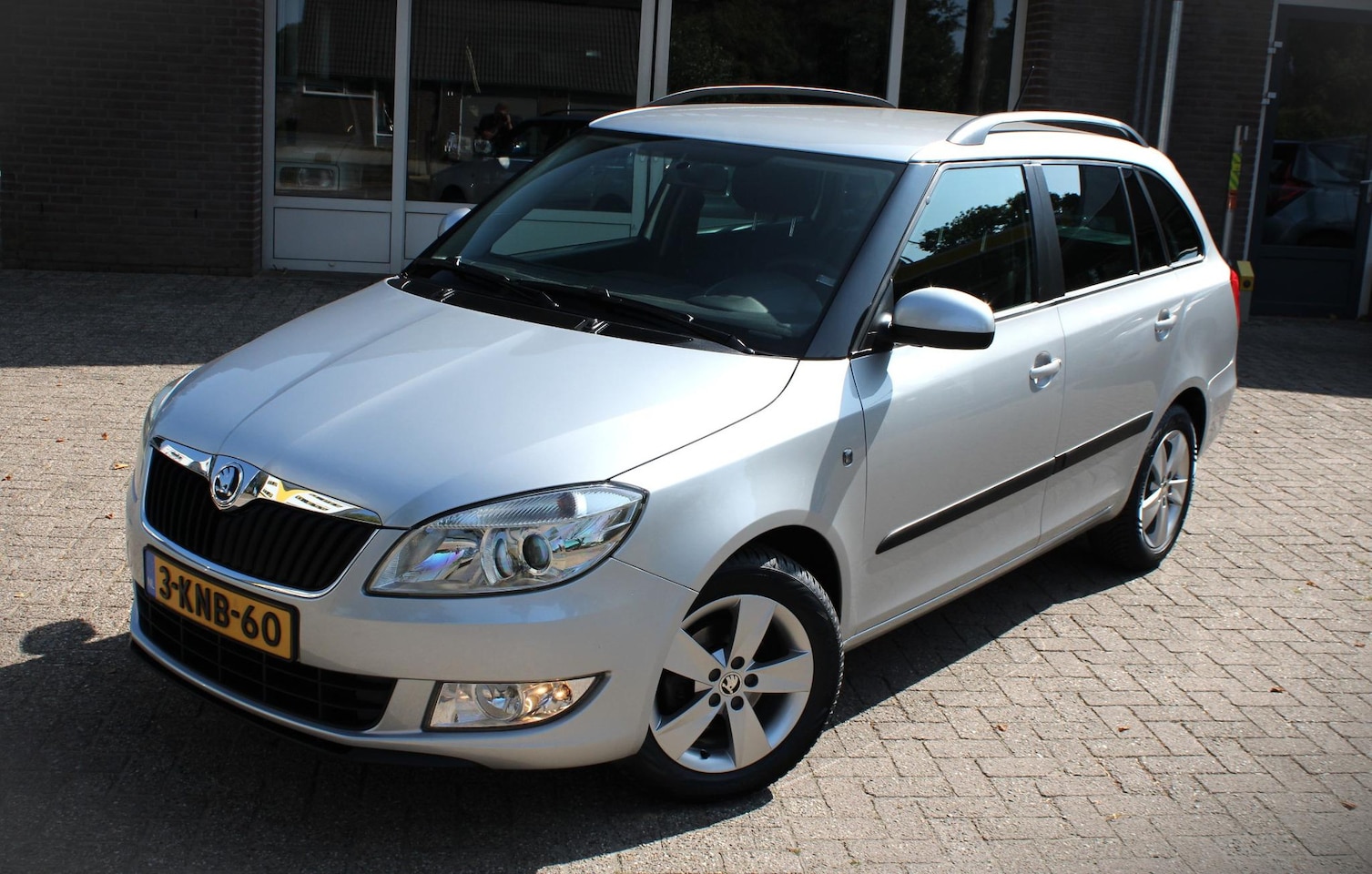 Skoda Fabia Combi - 1.2 TSI Cruise control, Climate control, Trekhaak, Armsteun, Boordcomputer 15" LMV - AutoWereld.nl