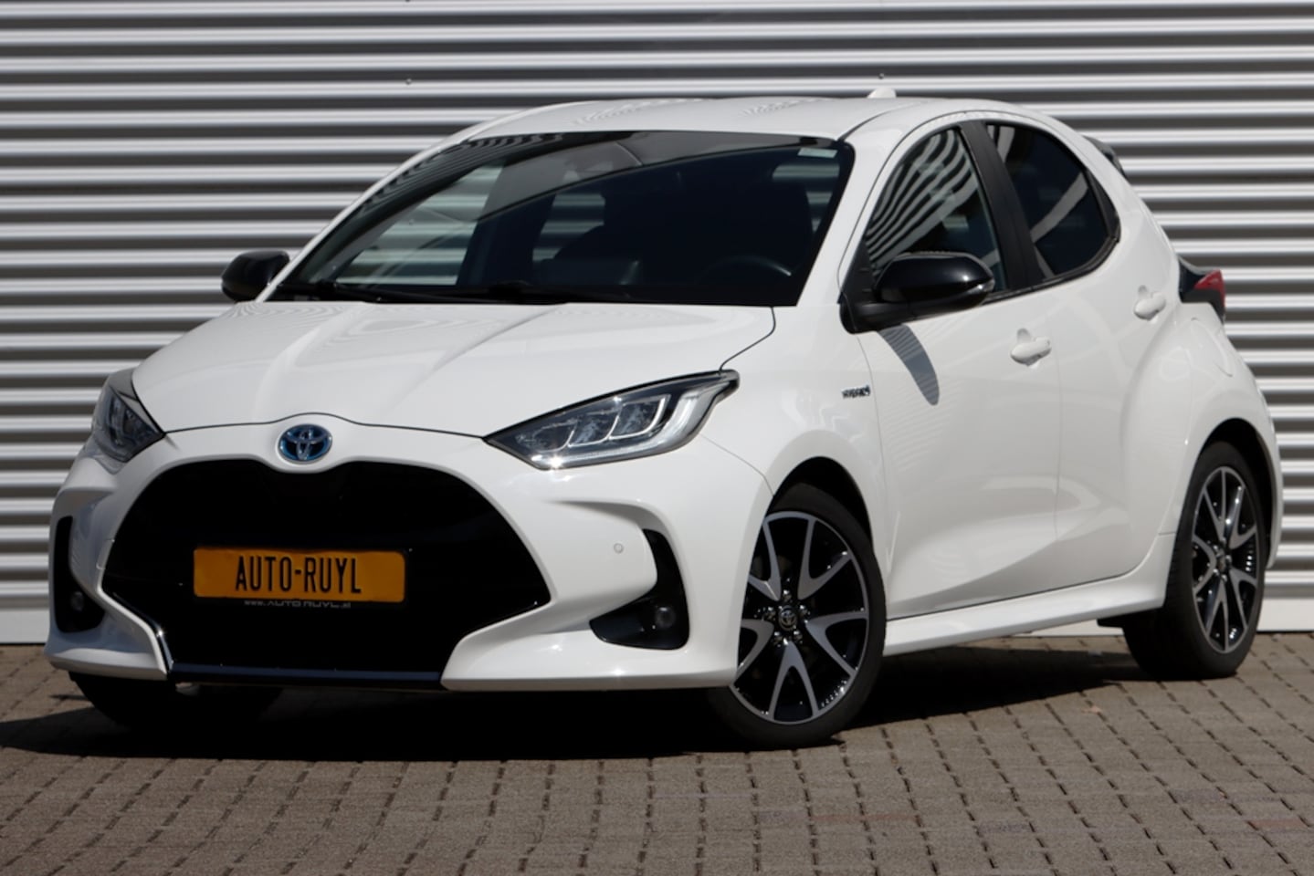 Toyota Yaris - 1.5 Hybrid Executive JBL / Head-Up - AutoWereld.nl