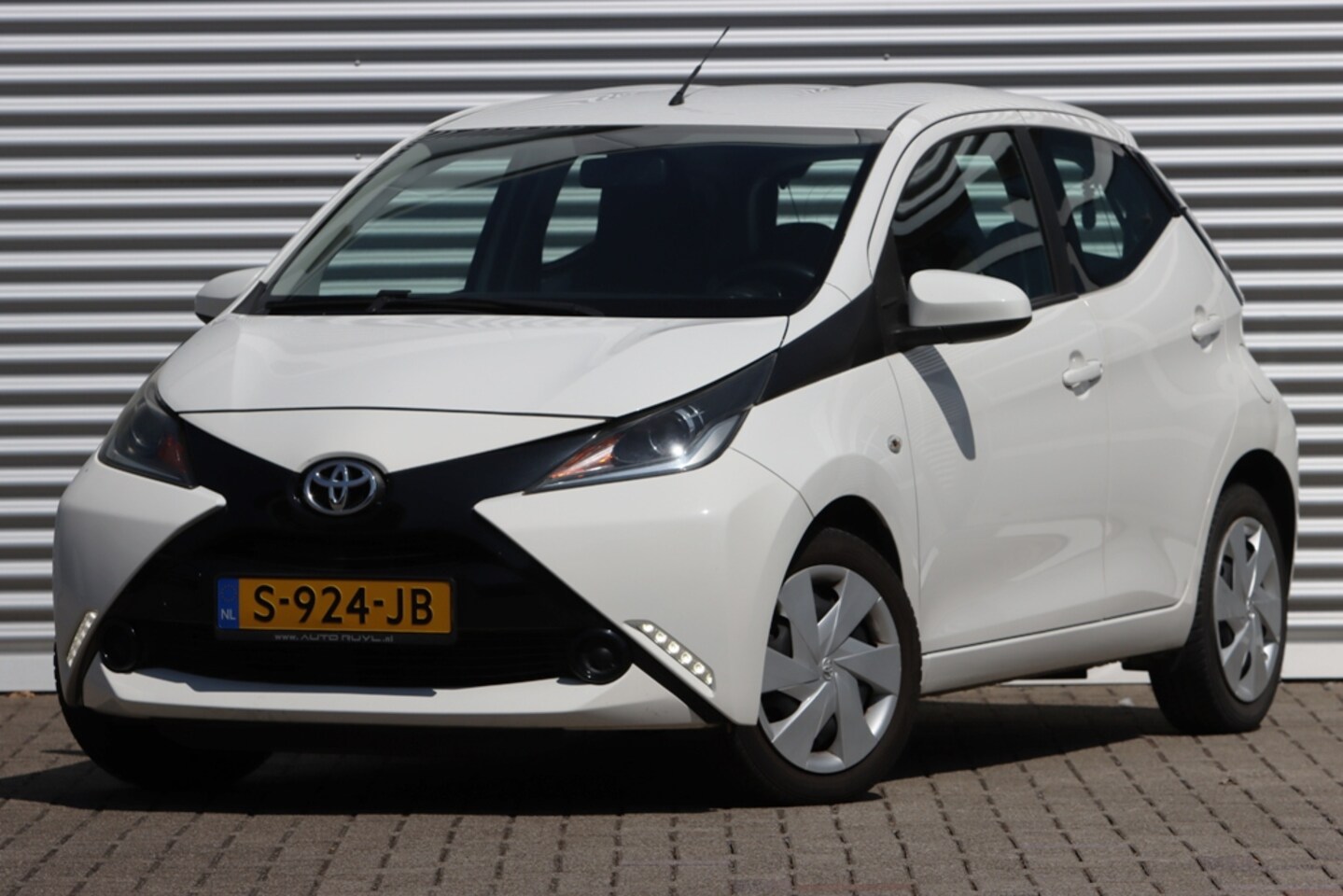 Toyota Aygo - 1.0 VVT-i x-play 1.0 VVT-i x-play - AutoWereld.nl