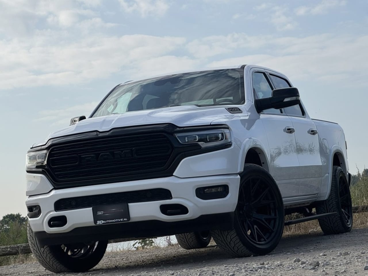 Dodge Ram 1500 - LIMITED 5.7L V8, 1E EIG, LUCHTV, 22 INCH FUEL, SPLIT TAILGATE, - AutoWereld.nl