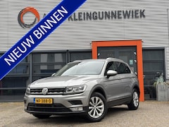 Volkswagen Tiguan - 1.4 TSI Connected Series / NL auto / Camera / Navi / Trekhaak / Allseason Banden /