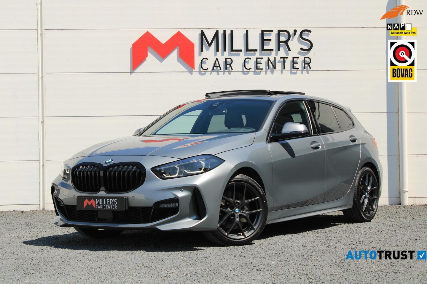 BMW 1-serie - 120i M Sport Pro Pano Camera Trekhaak Stuurverwarming - AutoWereld.nl