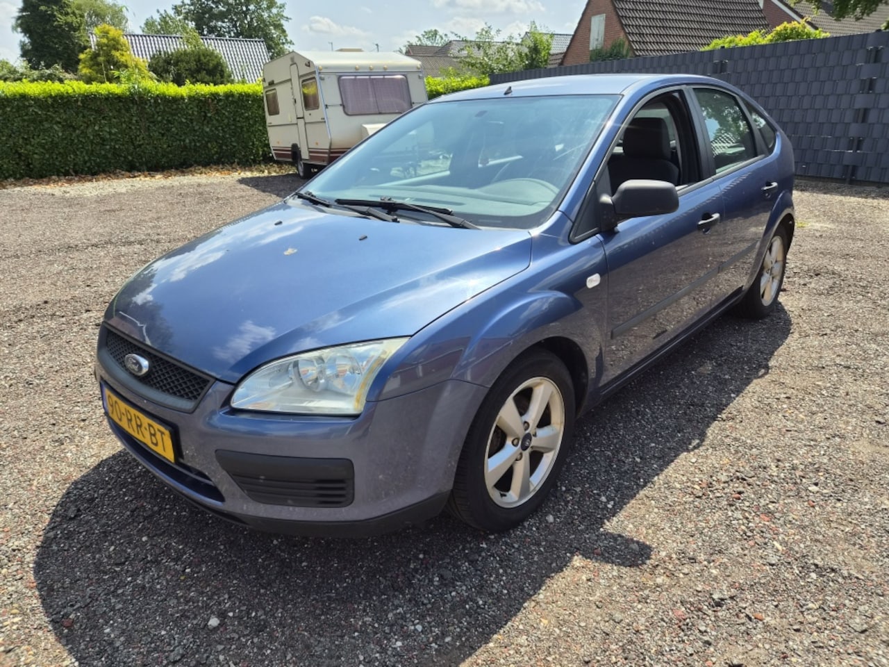 Ford Focus Wagon - 2.0-16V Titanium Automaat apk 12-6-2027 - AutoWereld.nl