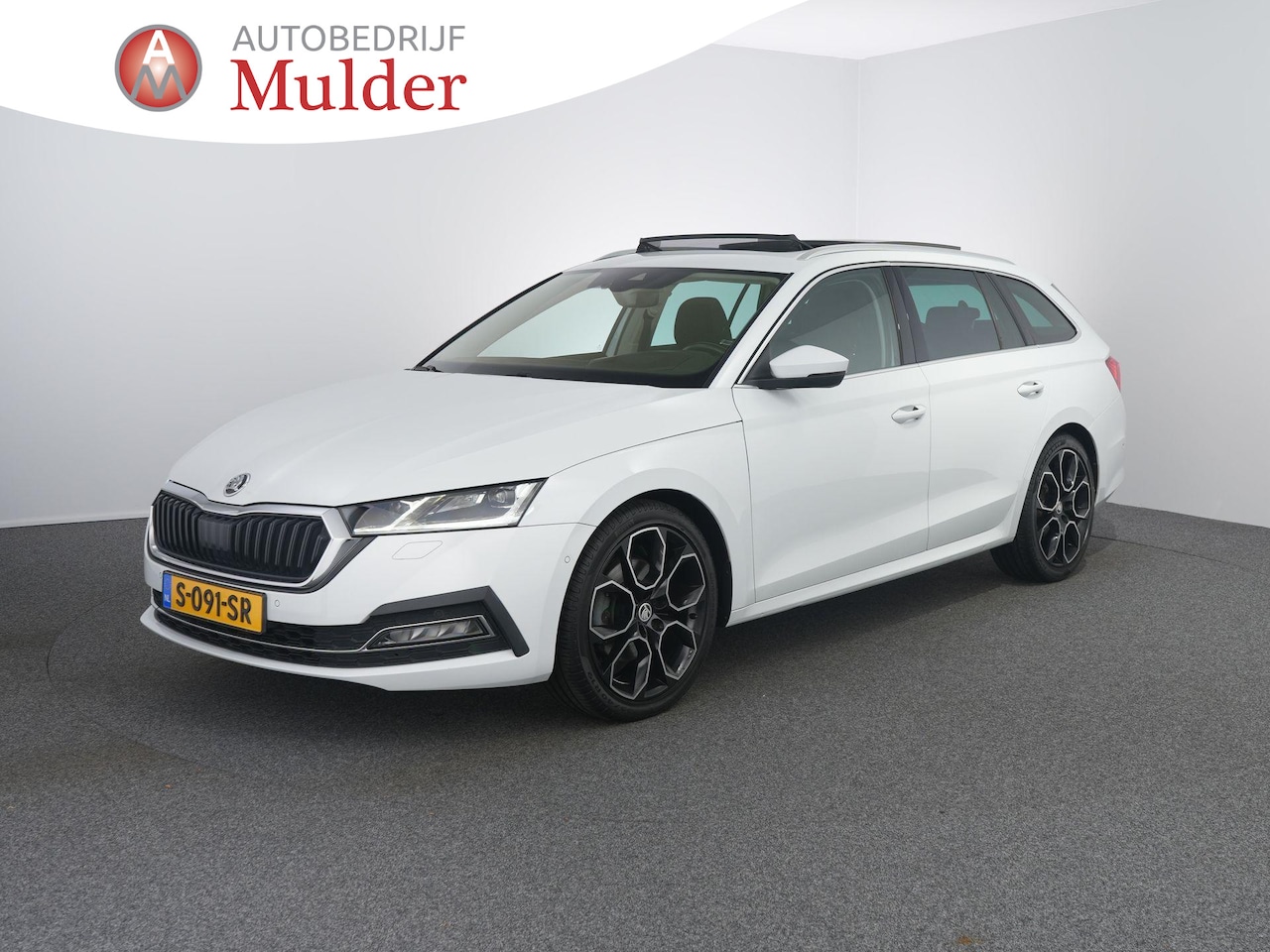 Skoda Octavia Combi - 1.5 TSI First Edition | Zwenkhaak | Pano | Memory | HUD | DCC | ACC | Winterpakket | - AutoWereld.nl