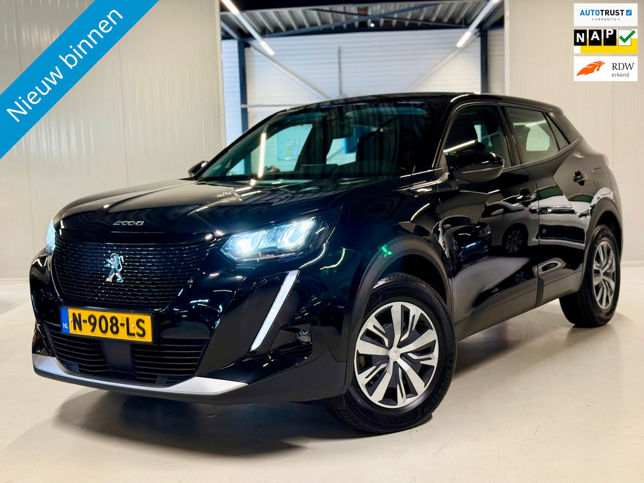 Peugeot e-2008 - EV 50 kWh Camera|Carplay|Led!! - AutoWereld.nl