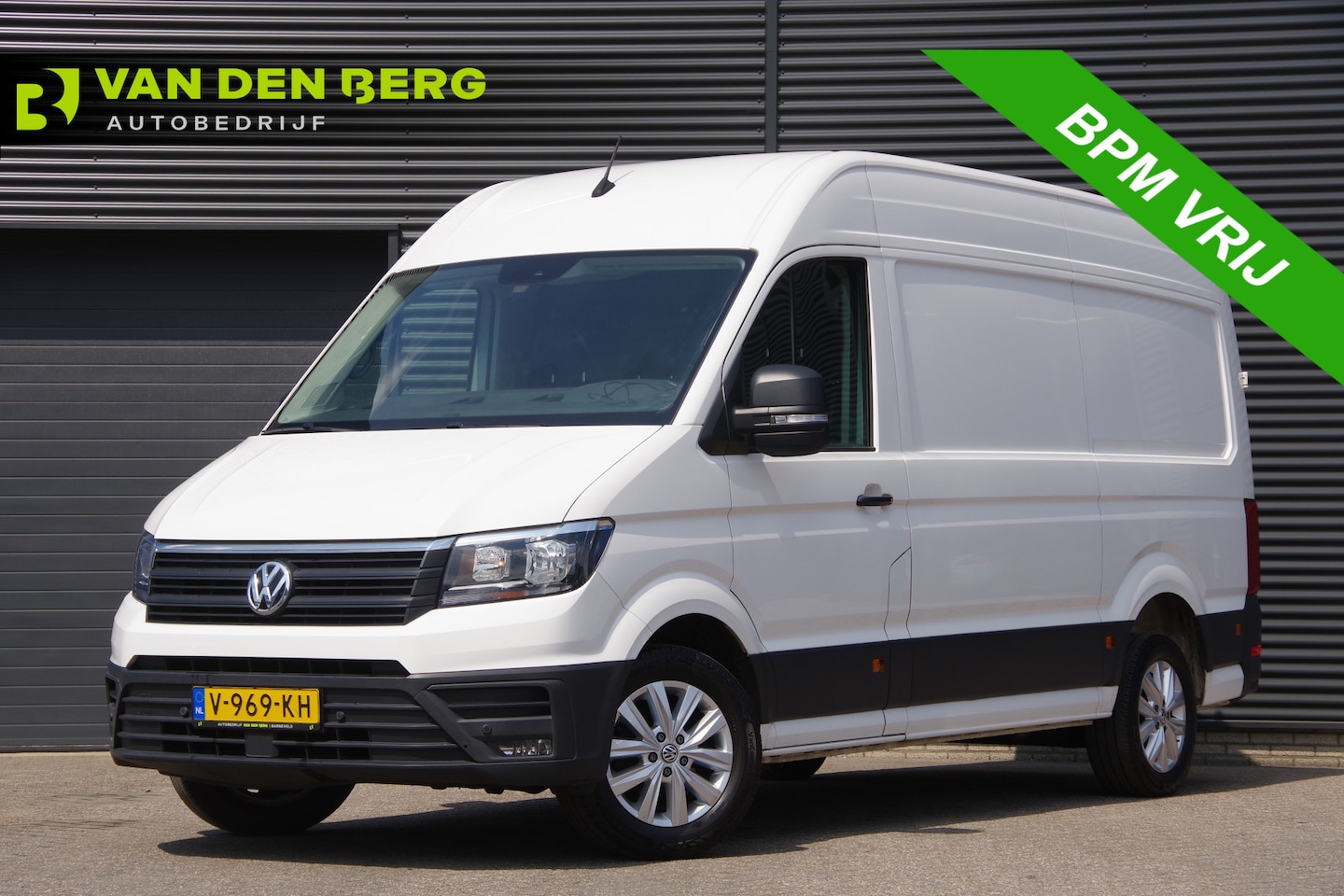 Volkswagen Crafter - 35 2.0 TDI 140PK L3H3 (L2H2) EURO 6! 3-ZITS TREKHAAK 3T, NAVI, CAMERA, PDC, DAB, CRUISE, V - AutoWereld.nl