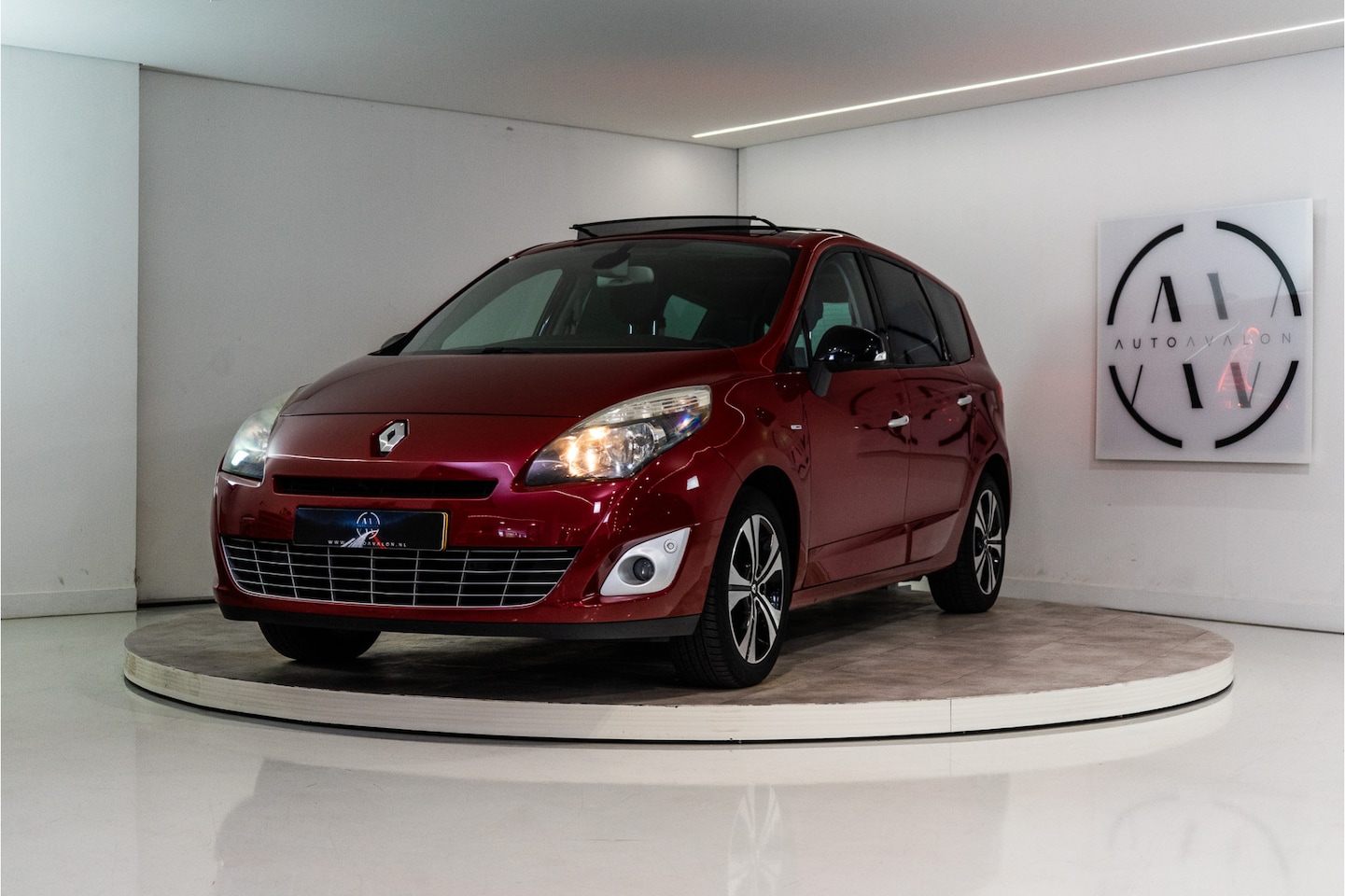 Renault Grand Scénic - 1.4 TCe Bose 7p. 131PK | Pano | Keyless | Trekhaak | Bluetooth | VOL! - AutoWereld.nl