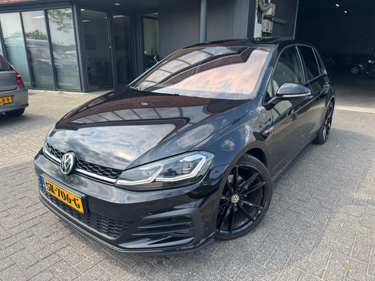 Volkswagen Golf - 2.0 TDI GTD ACC PANO LEDER CAMERA DYNAUDIO LED KEYLESS VOL - AutoWereld.nl