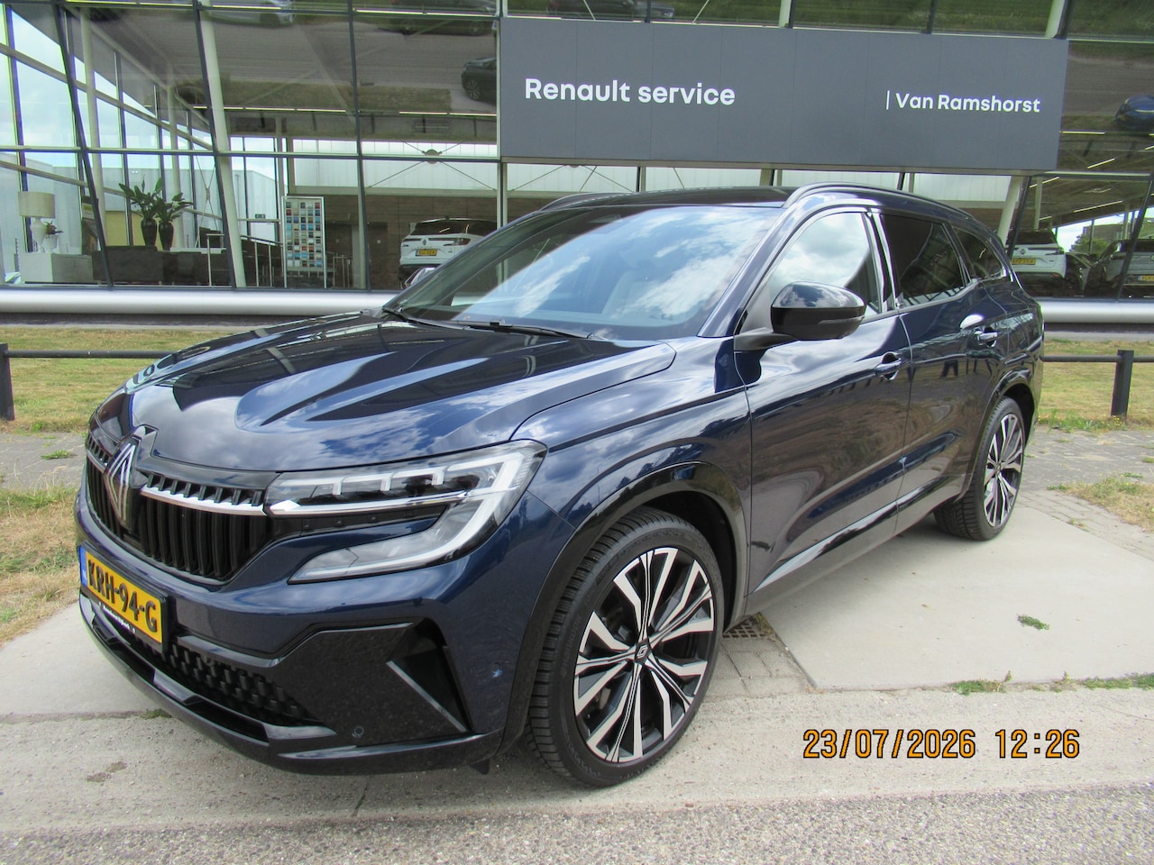 Renault Espace - E-Tech full hybrid 200 iconic 7p. Panorama/ Harmon Kardon/ 4 Control/ Trekhaak - AutoWereld.nl