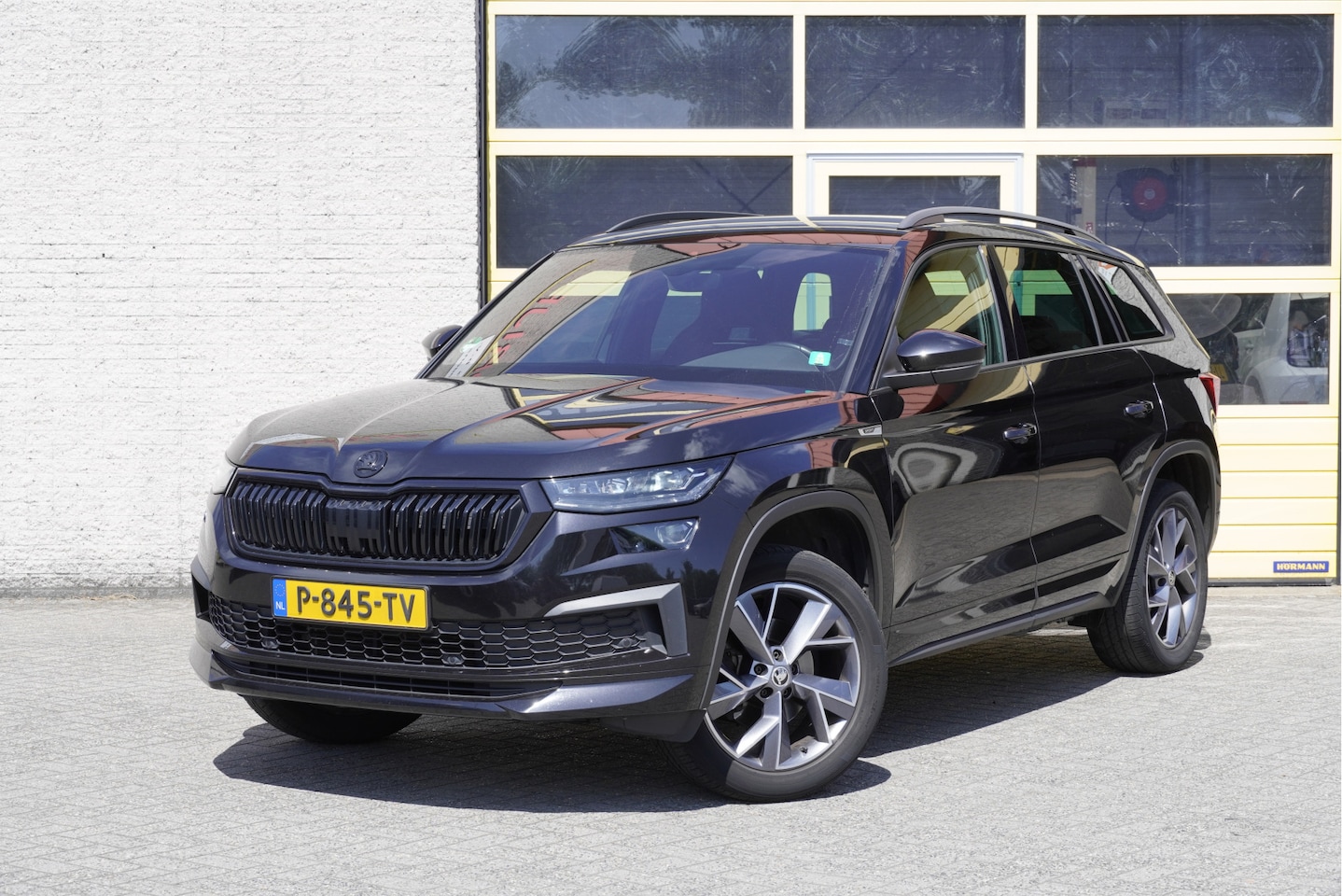 Skoda Kodiaq - 1.5 TSI 150PK! Automaat Sportline Business BJ2022 Lmv | Led V+A | Pdc | Keyless | Elek. tr - AutoWereld.nl
