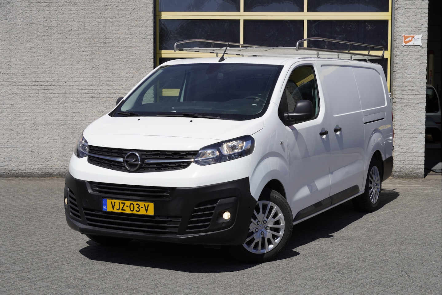 Opel Vivaro - 2.0 CDTI L3H1 Edition BJ2021 Pdc | Trekhaak | Achteruitrijcamera | Navi | Airco | Cruise c - AutoWereld.nl