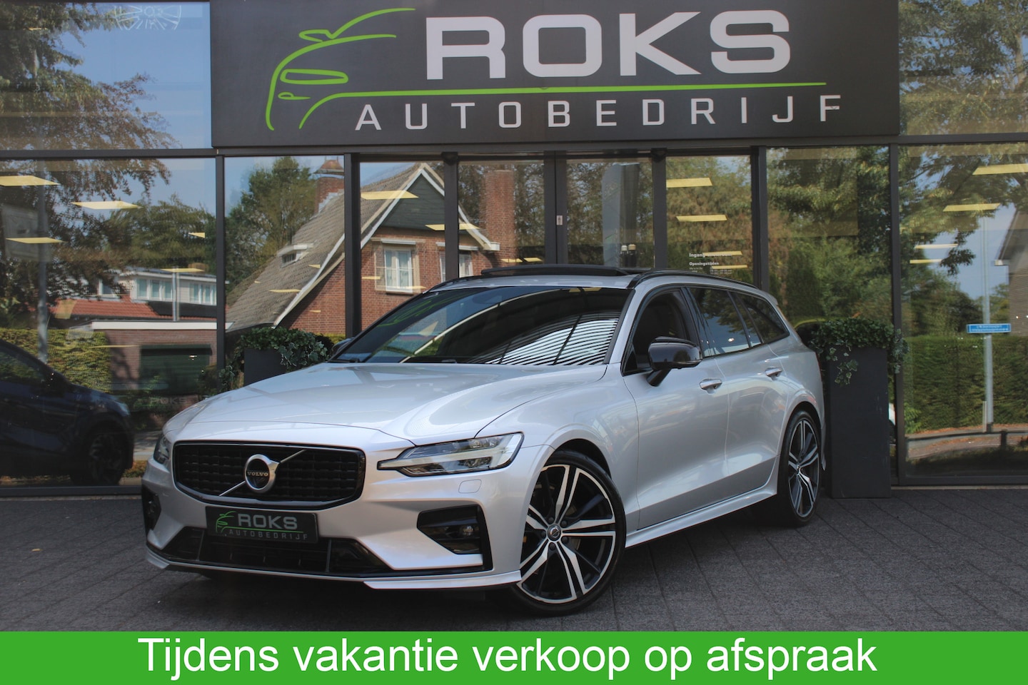 Volvo V60 - 2.0 T6 AWD 310pk R-Design 360Camera/Keyless/Headup/HarmanKardon/Leder/Panoramadak/20inch - AutoWereld.nl
